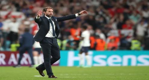 مدرب إنجلترا: آمل أن ينتهي عصر العنصرية
